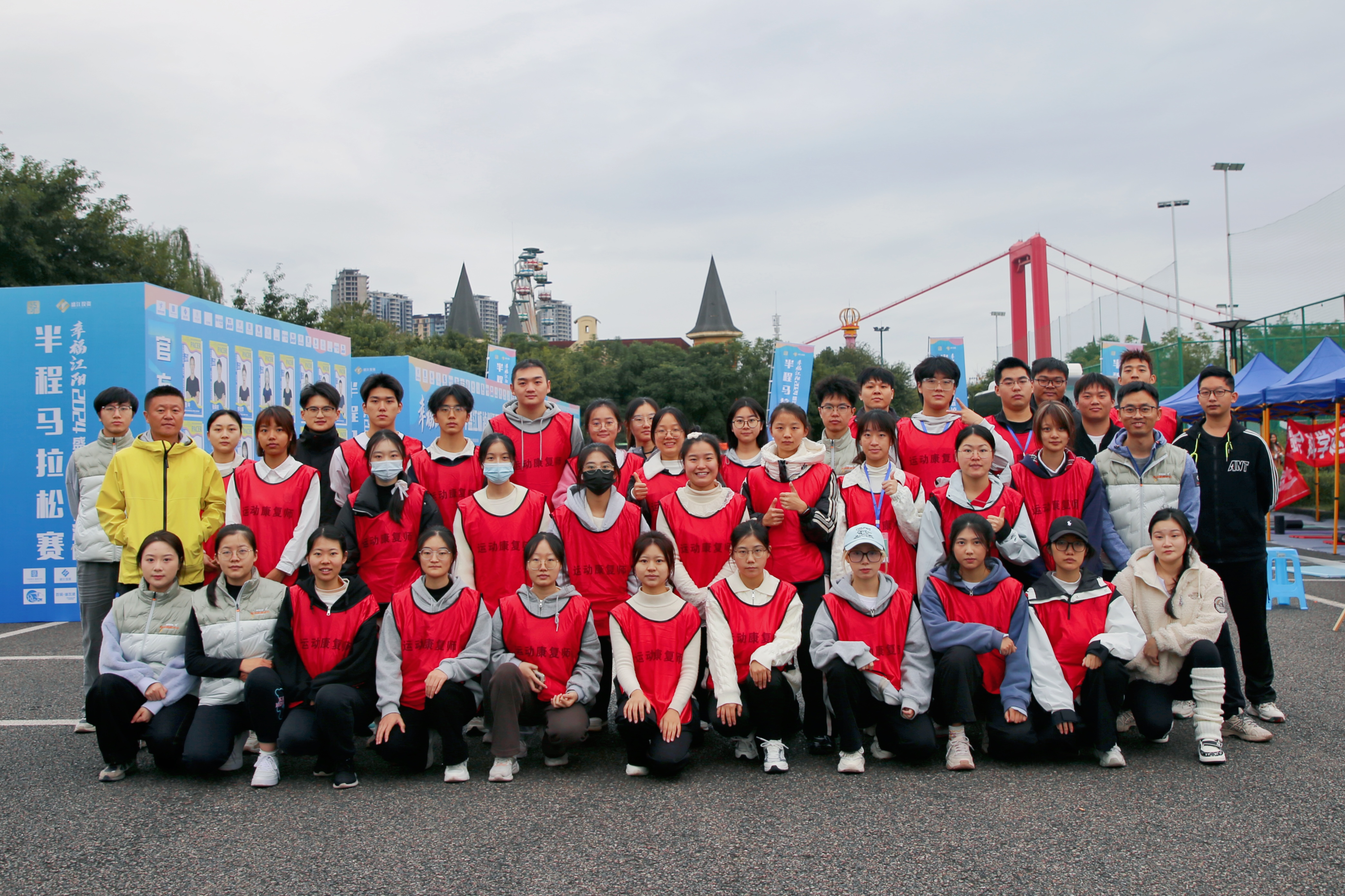 守護(hù)跑者健康，為運(yùn)動添彩——西南醫(yī)投運(yùn)動健康中心助力瀘州江陽半程馬拉松賽
